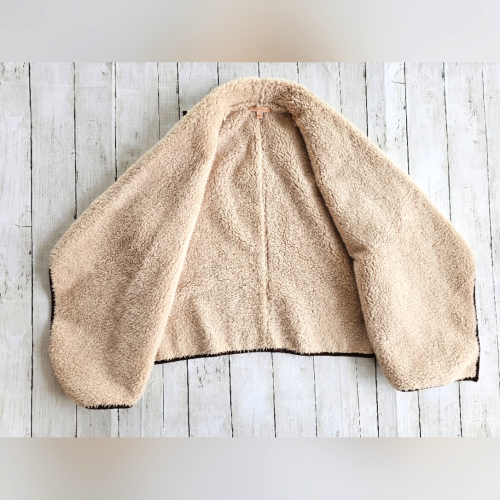 Gibson Latimer Fall Faux Suede & Sherpa Lined Tan/Cream Asymmetrical Flowy Vest - Picture 2 of 16